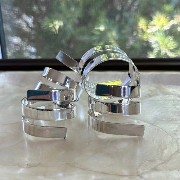 Set of 4 Modern Silver-Plated Spiral Napkin Rings – Minimalist Table Decor - Picture 14 of 15